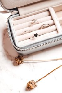 how to pack jewelry for moving